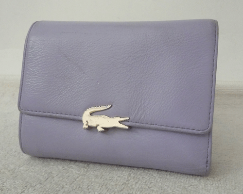 ラコステ　LACOSTE　レザー　ライトパープル系　薄紫系　三つ折り　財布　ウォレット　レディース