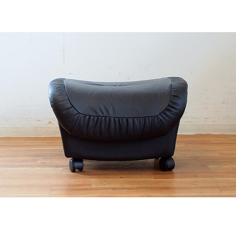 ★可愛いわん様のオットマン★　カリモク　オットマン　　ZU バフ ☆可愛いわん様のオットマン☆ カリモク オットマン ZU バフ