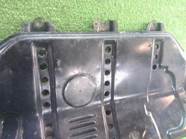 トヨタ 100ランクル 100系 前期 VX LTD Ｇ 50TH HDJ101K アンダーカバー ラジエーター下側 スチール製 腐食有り 現状販売 中古_画像3