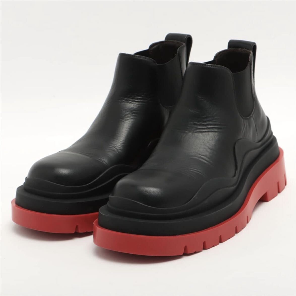 BOTTEGA VENETA タイヤ サイドゴアブーツ ブラック× レッド BOTTEGA VENETA タイヤ サイドゴアブーツ ブラック× レッド