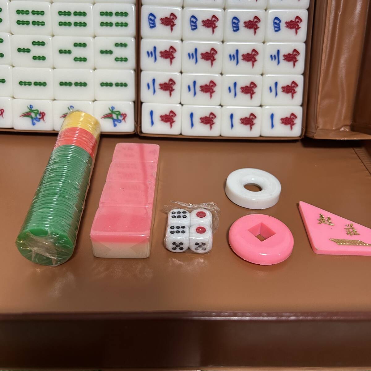 ジャンボ 麻雀牌 ピンク牌 ケース付 点棒 賽子 サイコロ 可愛い ジャンボ 麻雀牌 ピンク牌 ケース付 点棒 賽子 サイコロ 可愛い