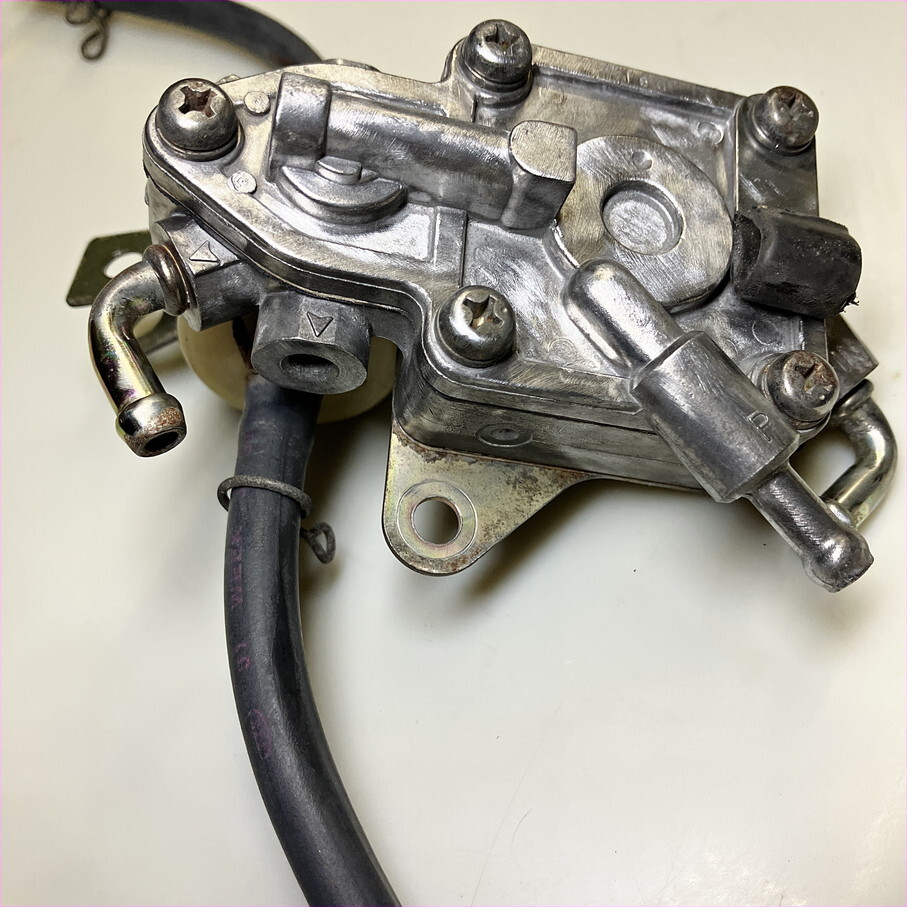 マジェ125 燃料ポンプ マジェスティ125 5CA キャブ車 初期型 マジェ125 燃料ポンプ マジェスティ125 5CA キャブ車 初期型