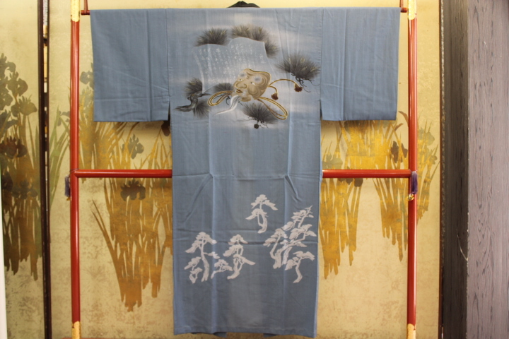 きもの今昔７６１７　男の和服　本モス長(zhǎng)襦袢　袖無(wú)雙単衣仕立　神楽面に詩(shī)と松ノ木之絵羽柄付け　蟲(chóng)食い有り　身丈１４１ＣＭ
