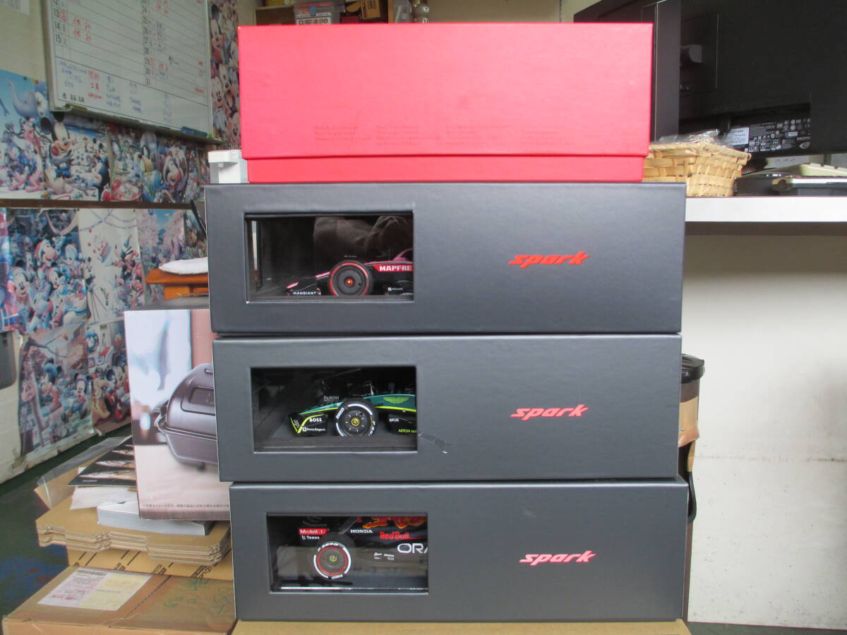 ルックスマート LS18F103 1/18 Ferrari SF15-T n°5 Belgian GP ルックスマート LS18F103 1/18 Ferrari SF15-T n°5 Belgian GP