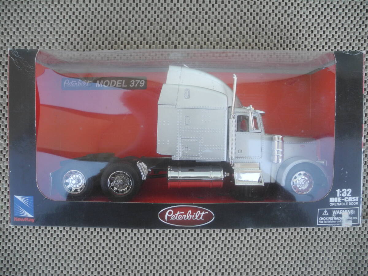 【新品未開封】モデル379 ニューレイ トラック New-Ray 1:32 Scale Diecast Cars, Trucks & Vans