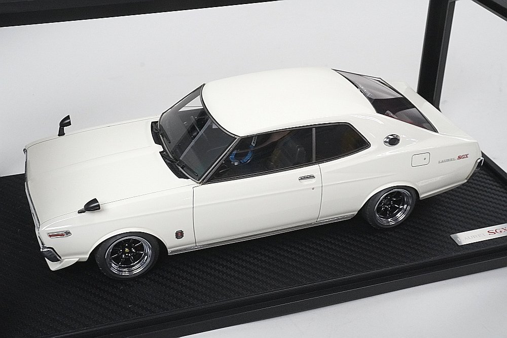 ignition model イグニッションモデル 1/18 NISSAN 日産 Laurel