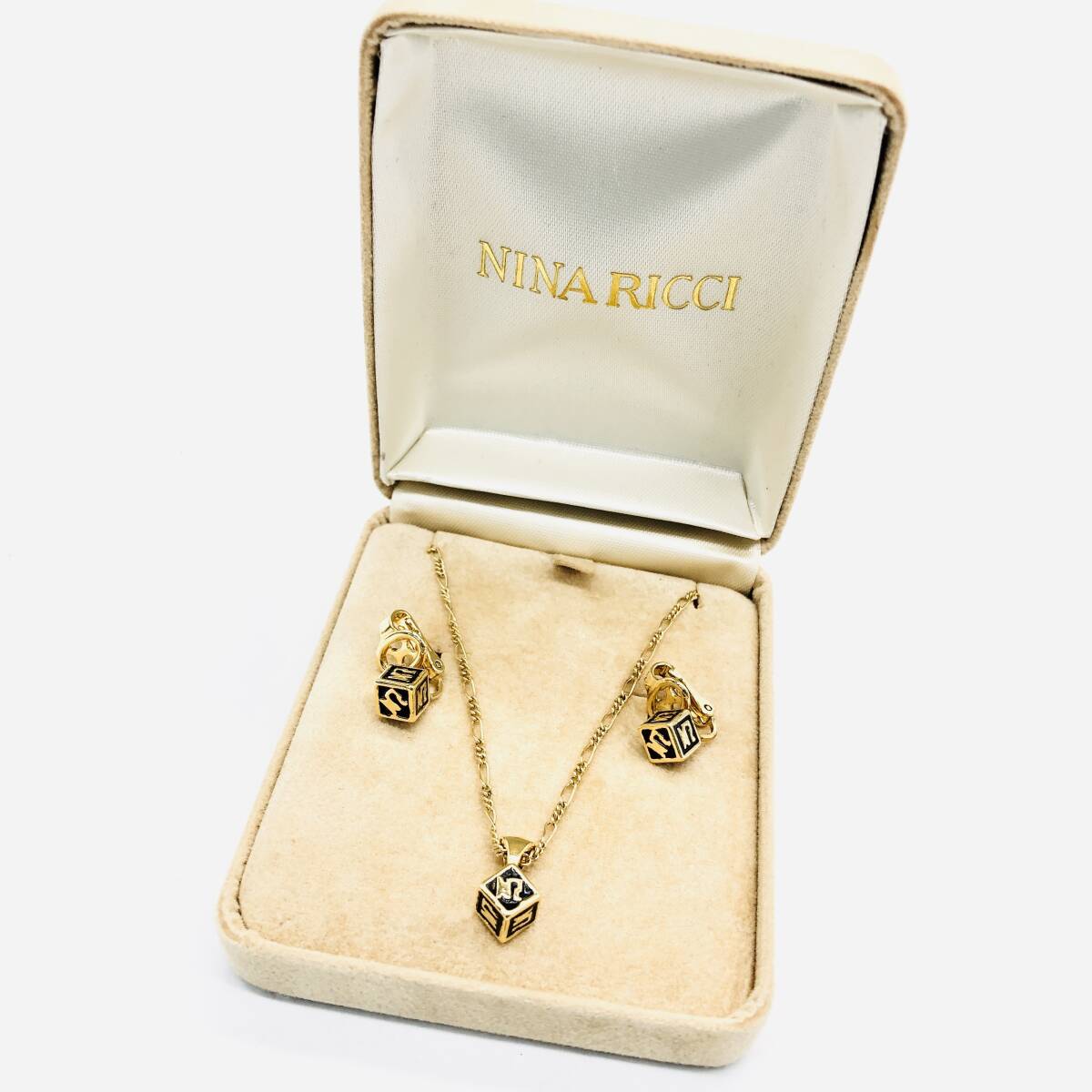 保管品 NINA RICCI ニナリッチ ネックレス イヤリング セット NR ロゴ キューブ 四角 サイコロ アクセサリー ケース付