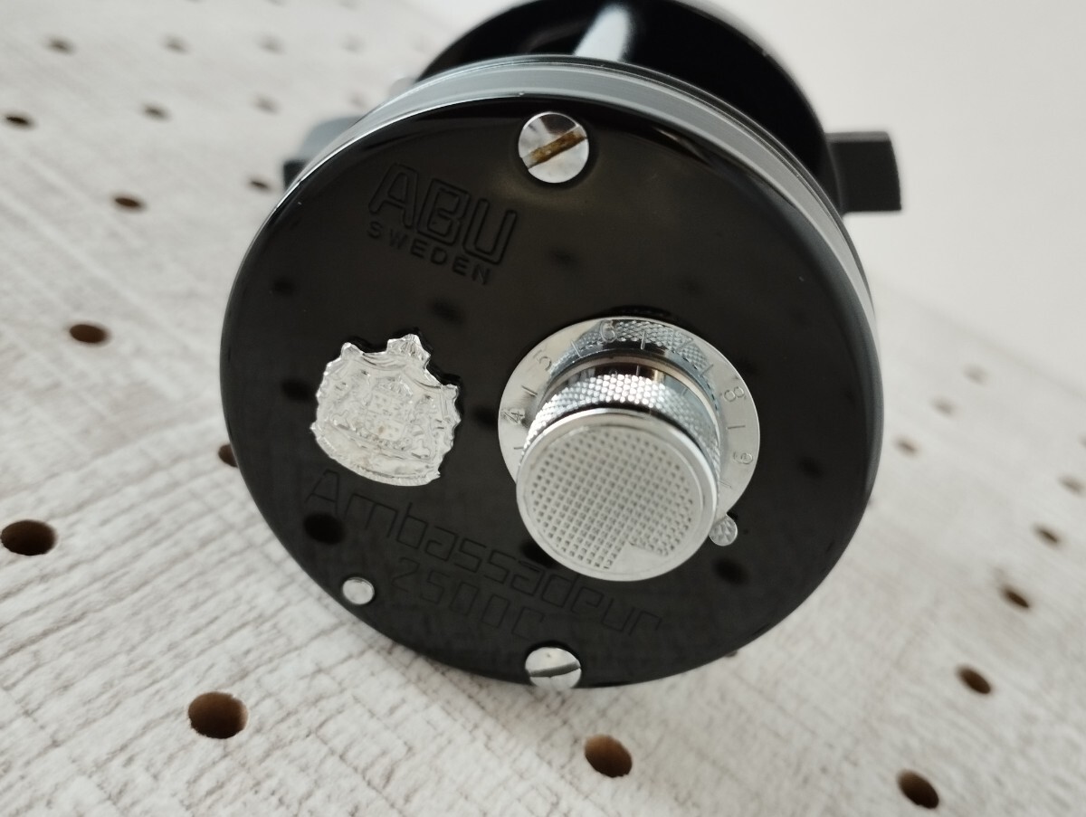 K246R05705】美品 ABU アンバサダー 2500C ブラック(アブ K246R05705】美品 ABU アンバサダー 2500C ブラック(アブ