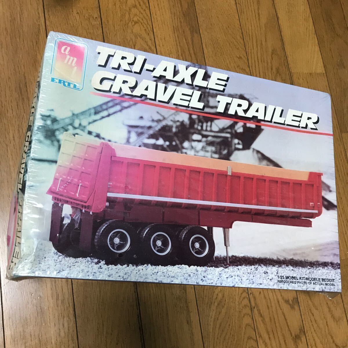 6460円 AMT ERTL 1/25 トライアクスル グラベルトレーラー 未 6460円 AMT ERTL 1/25 トライアクスル グラベルトレーラー 未