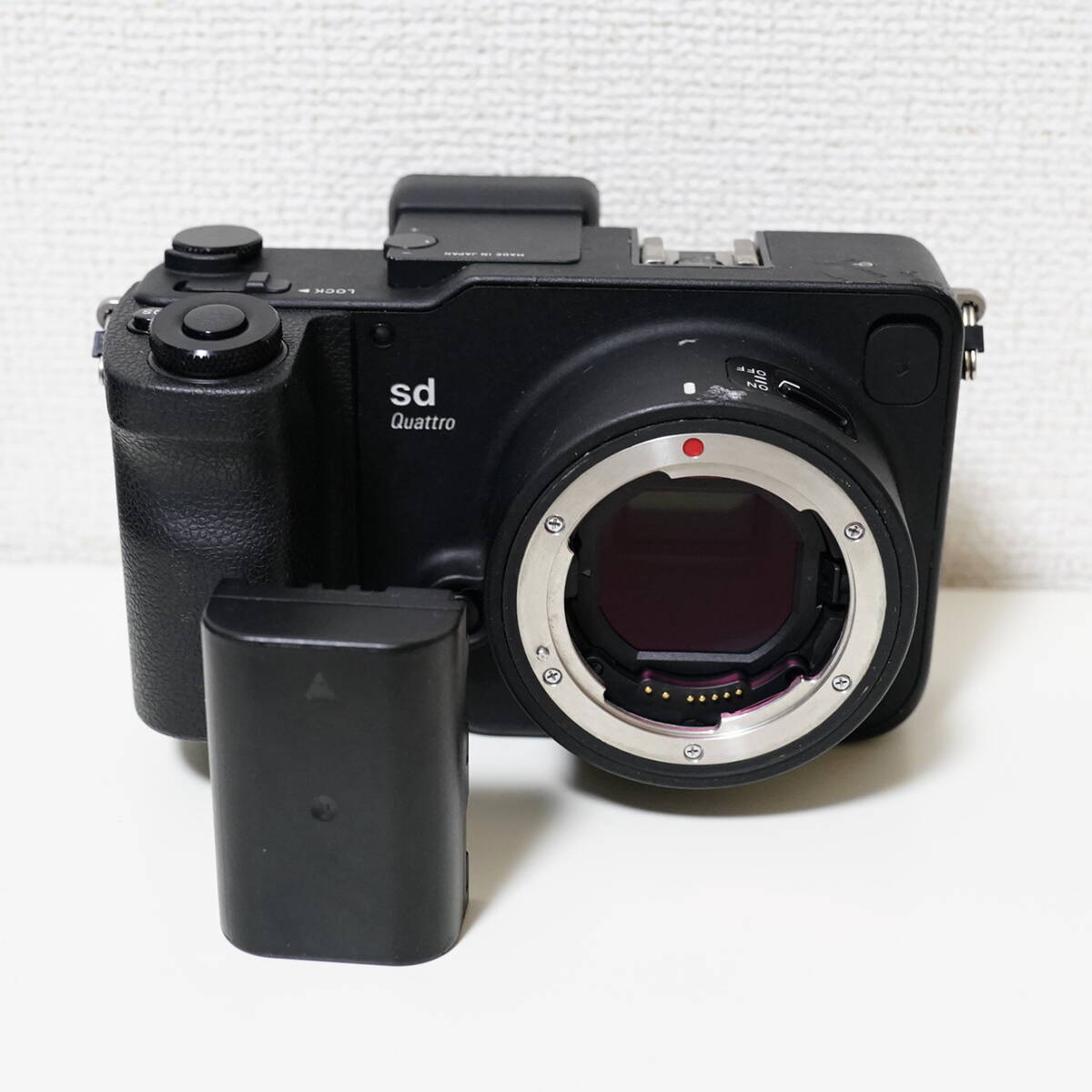 ★良品★シグマ SIGMA sd Quattro クアトロ 一眼レフボディ バッテリー付き♪