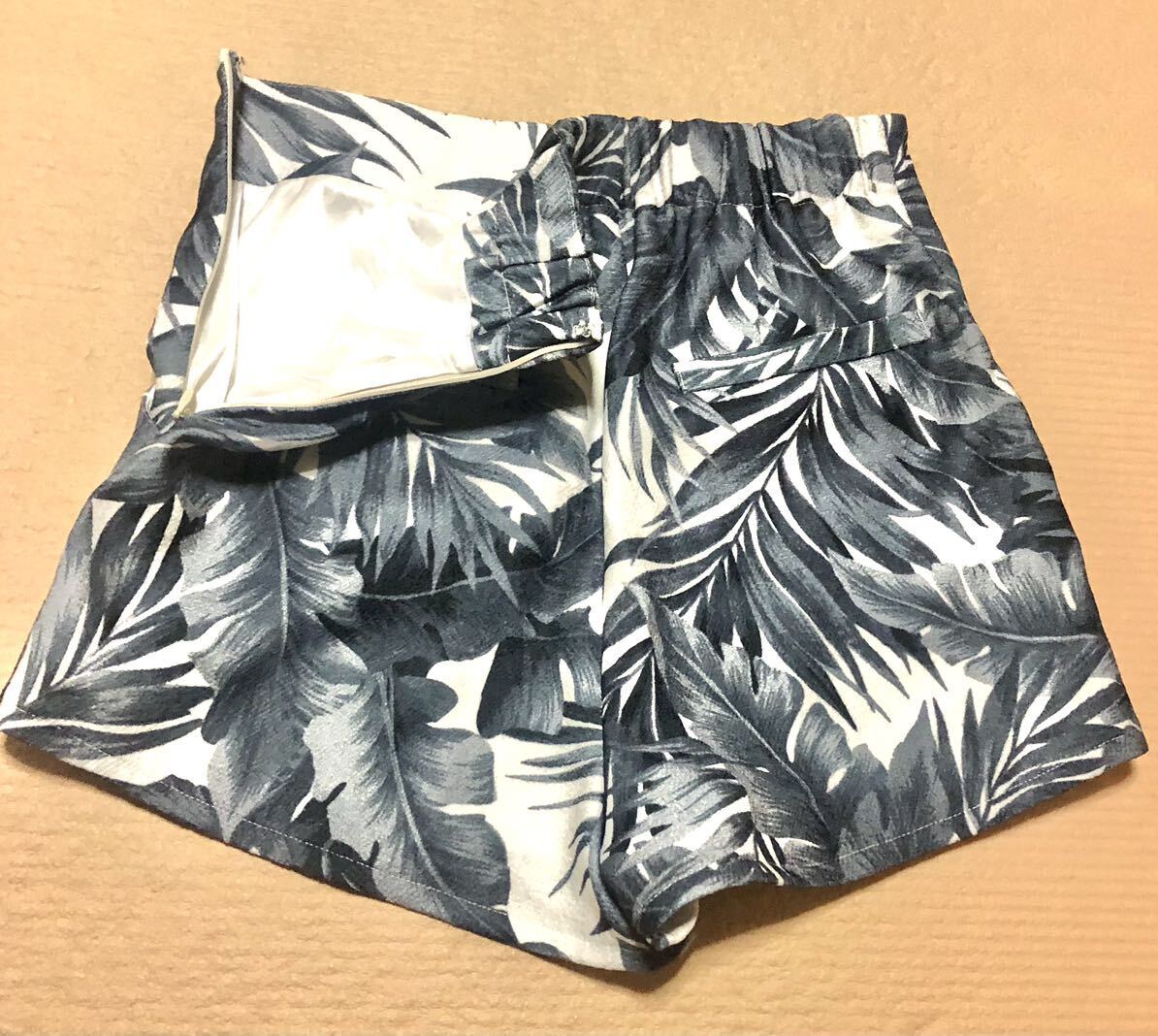 未使用　リゼクシー　RESEXXY ボタニカル柄　ショーパン　ショートパンツ　里生地付き サンプル品 タグなし　春夏物　匿名配送　送料無(wú)料 