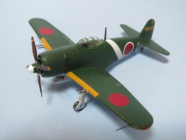 完成品 1/144 PLATZ 局地戦闘機 紫電改 第343海軍航空隊 鷲淵 孝 完成品 1/144 PLATZ 局地戦闘機 紫電改 第343海軍航空隊 鷲淵 孝