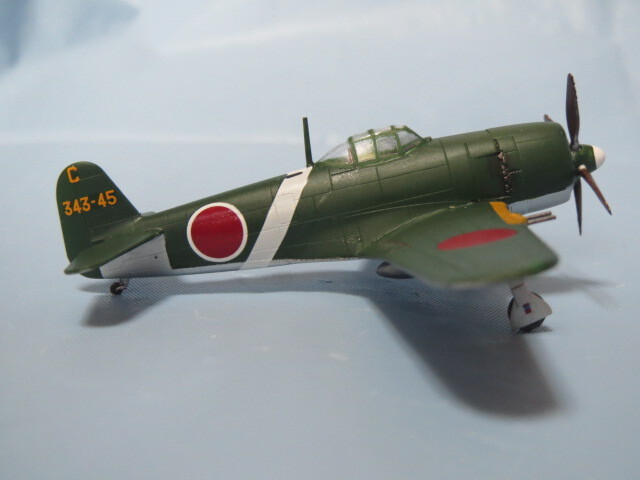完成品 1/144 PLATZ 局地戦闘機 紫電改 第343海軍航空隊 鷲淵 孝 完成品 1/144 PLATZ 局地戦闘機 紫電改 第343海軍航空隊 鷲淵 孝