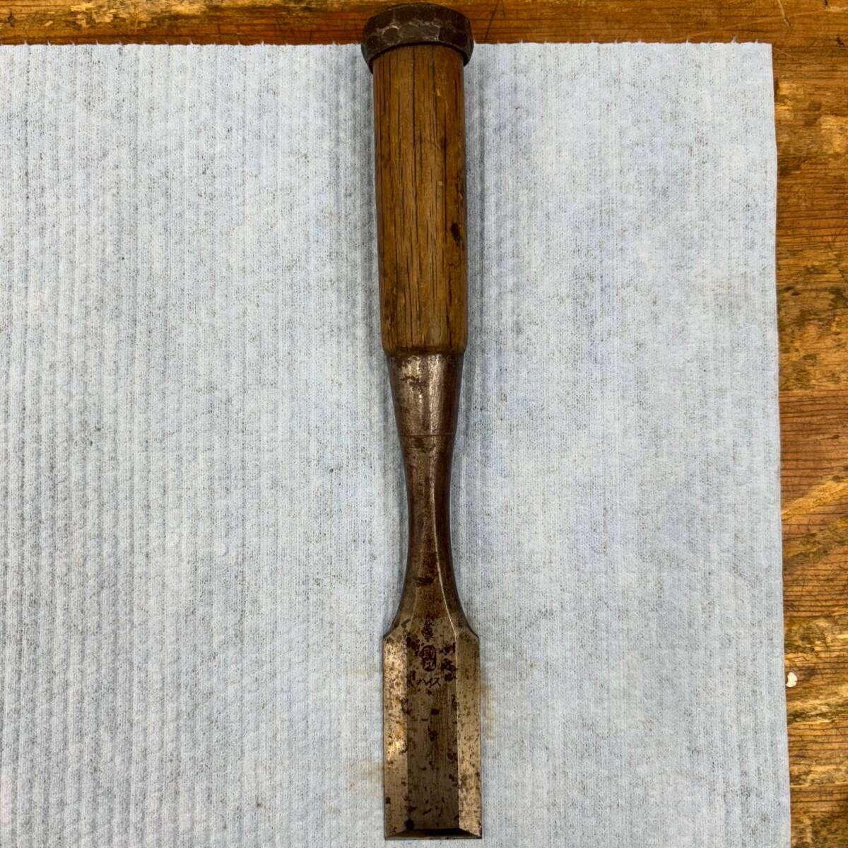 【中古品】助丸 角のみ 鑿 ハイス 刃幅：約29.77㎜ 二つ裏　錆多