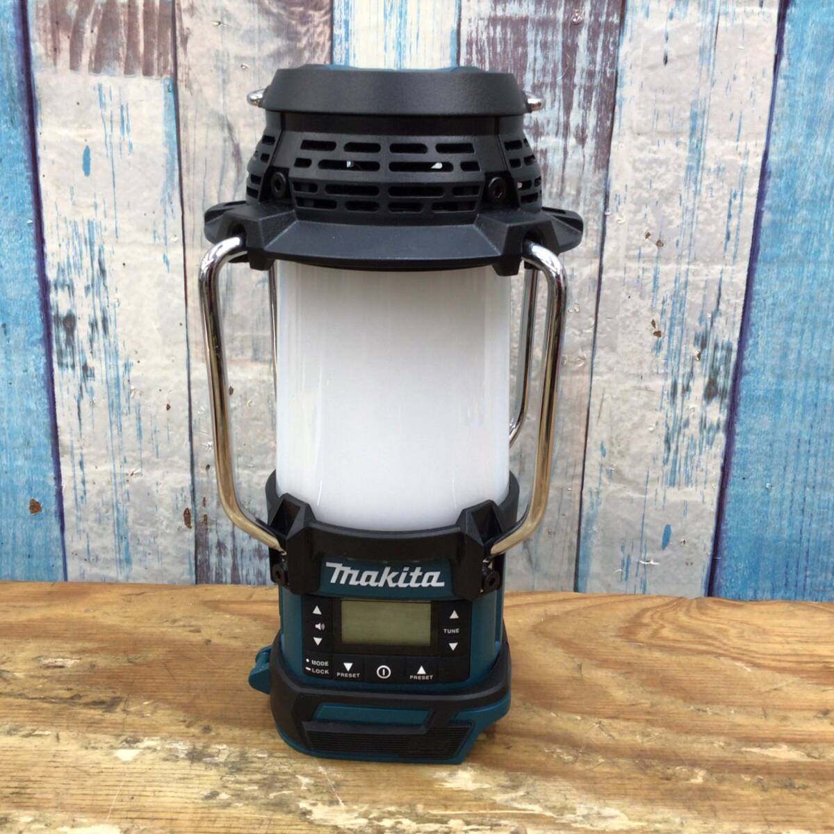 【美品】★マキタ(makita) コードレスランタン付きラジオ MR054 本体のみ