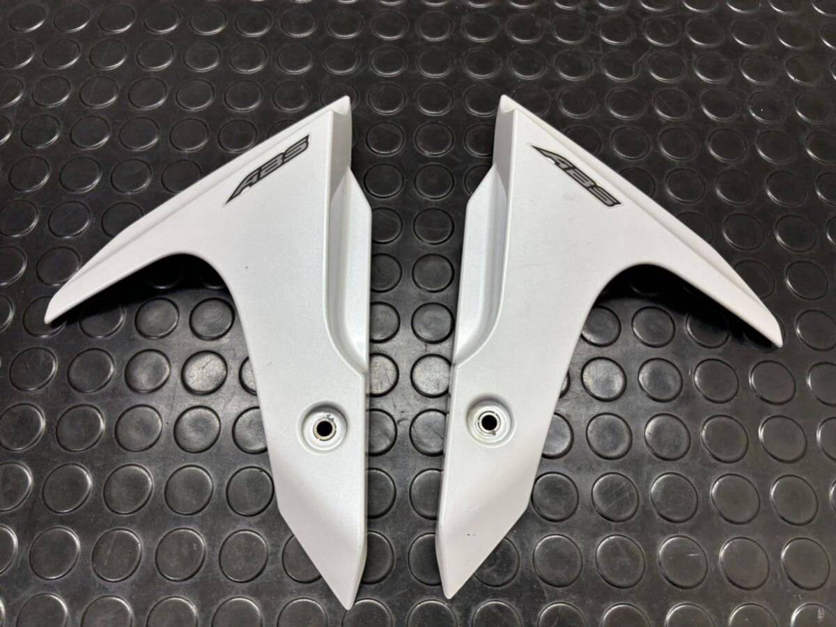 MT-07 YAMAHA 純正 フロントフェンダー ステー フェンダーアーム サイドカバー ( シロ ) 1WS-21513- / 1WS-21514- MT07