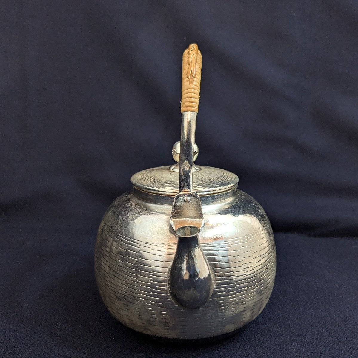 煎茶道具 燻銀 銅瓶 湯沸 急須 秀峯堂造/錫 急須□銀瓶 丸型 槌目 湯沸 銀