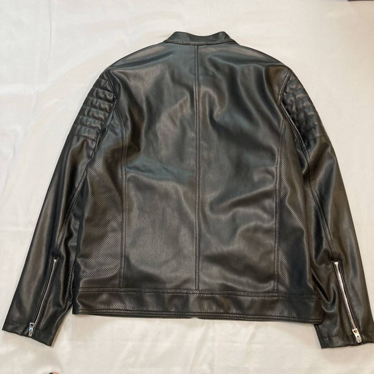 新品タグ付きGUESSアメリカ購入ゲスPUレザージャケットXLサイズ 新品タグ付きGUESSアメリカ購入ゲスPUレザージャケットXLサイズ