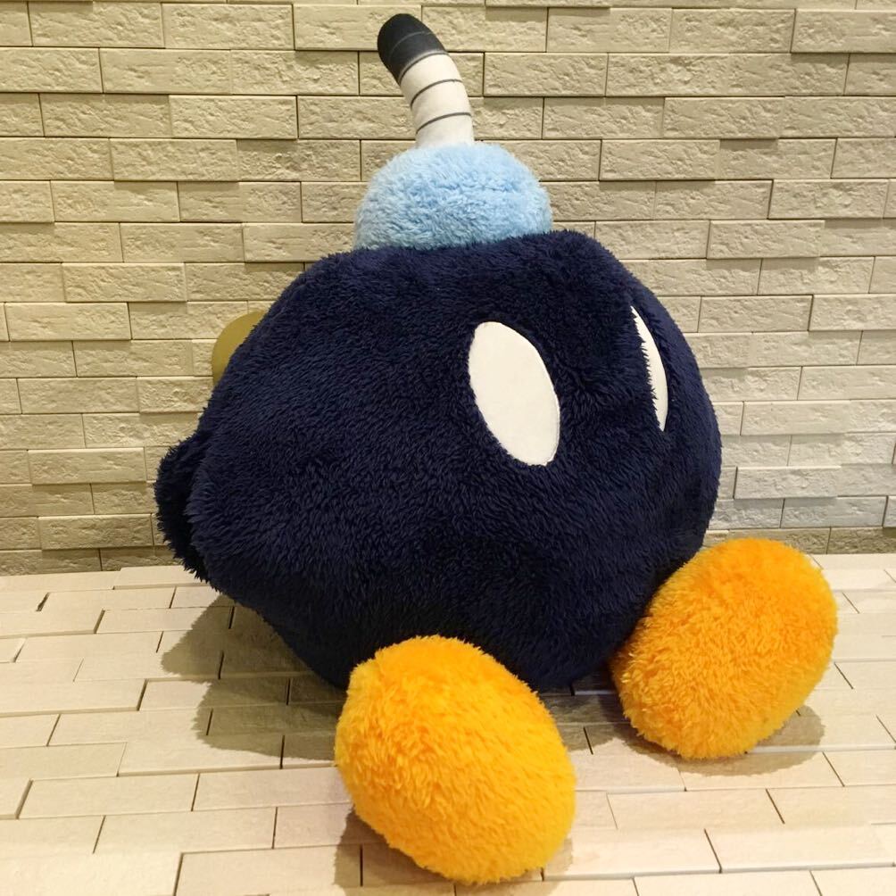 スーパー任天堂ワールド　ボム兵　ハンドマフ　ぬいぐるみ　クッション　ユニバ　ユニバーサルスタジオジャパン　エリア限定