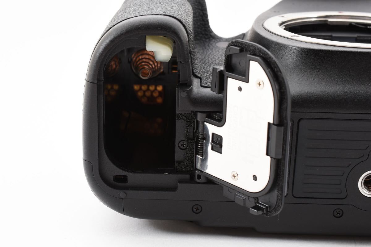 動作品/キヤノン デジタル一眼レフカメラ Canon EOS 5D mark III 動作品/キヤノン デジタル一眼レフカメラ Canon EOS 5D mark III