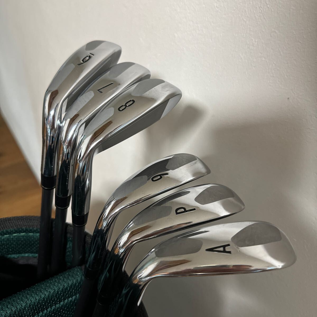 TaylorMade - 人気の飛び系☆M4☆アイアン☆貴重な純正カーボンSフレックス M4アイアン（2021）のスペック・試打評価・選び方｜コスパ最高