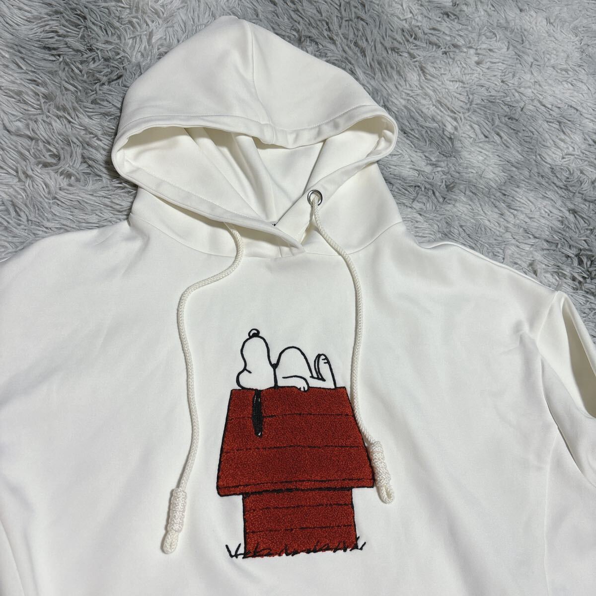 VIVIENNE TAM　ヴィヴィアンタム　ドラゴン　ラメ　刺繍　　パーカー VIVIENNE TAM ヴィヴィアンタム パーカー ラメ ドラゴン刺繍