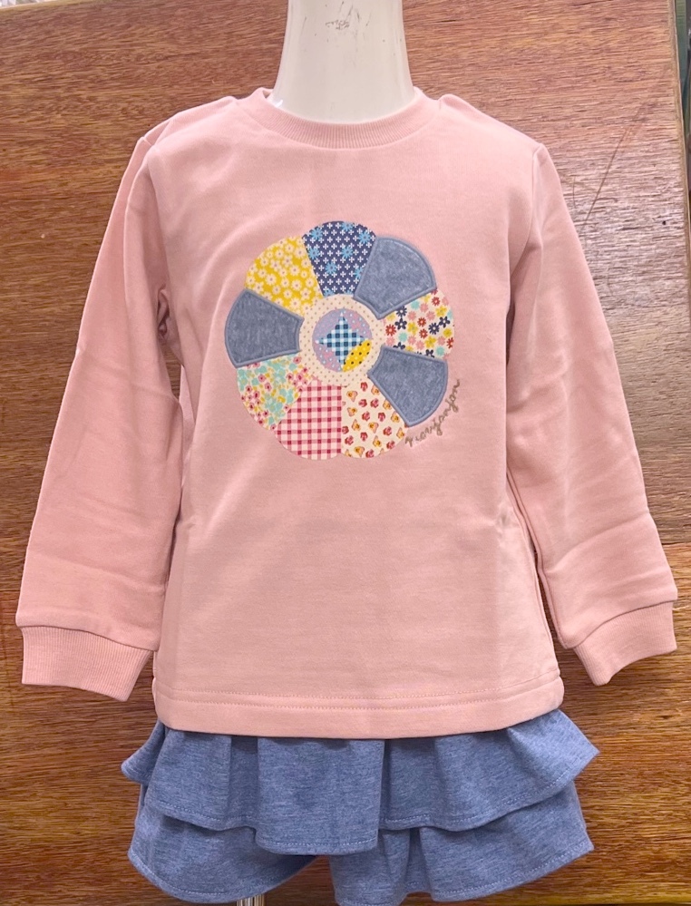 着用時のイメージ画像です。ボトムは別売。