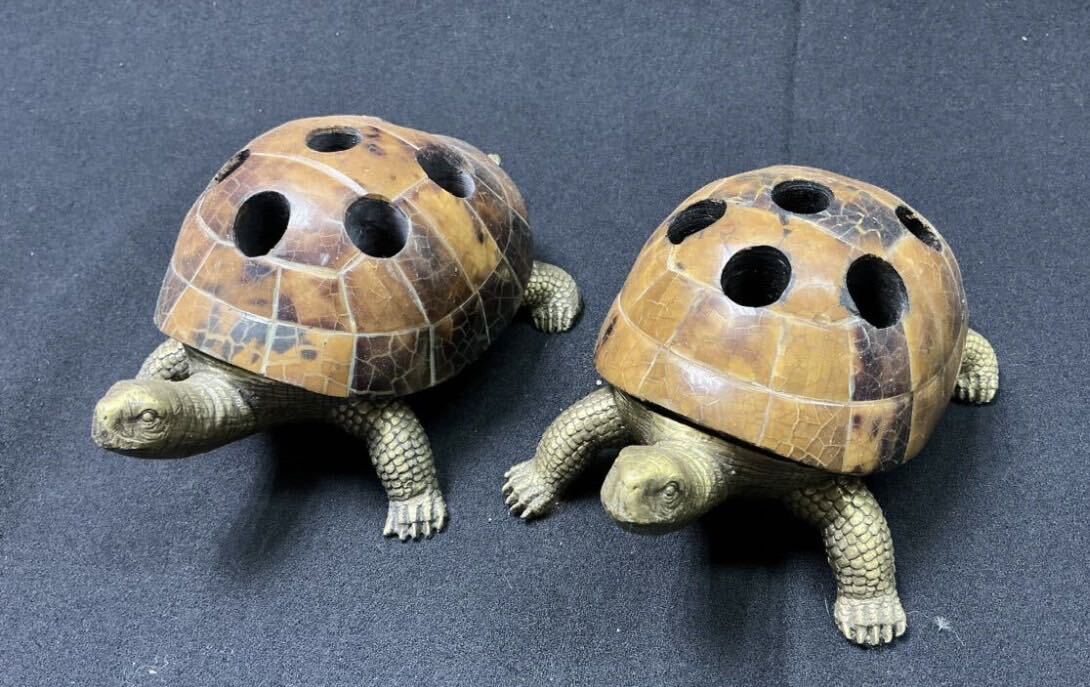 【673】送無 池田&佐藤コレクション18 亀の置物 2点 蝋燭立て ペン立て オブジェ インテリア 縁起物 アンティーク