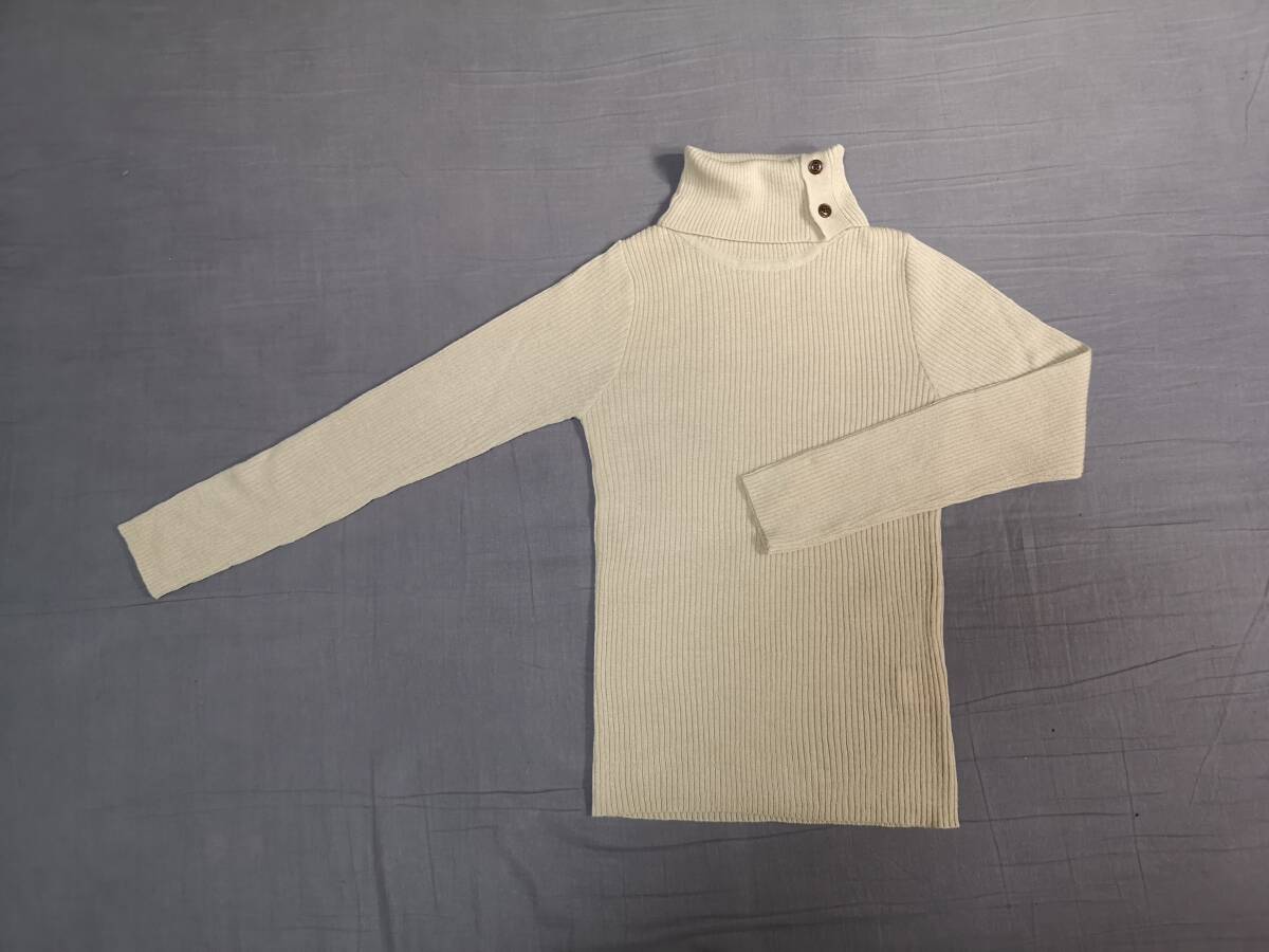BSM‐１３秋冬☆新品☆送料込☆即決☆ナチュラル☆薄手☆伸縮素材☆リブニットタートルネックセーター☆Ｍ☆ライトベージュ系☆ボタン無地