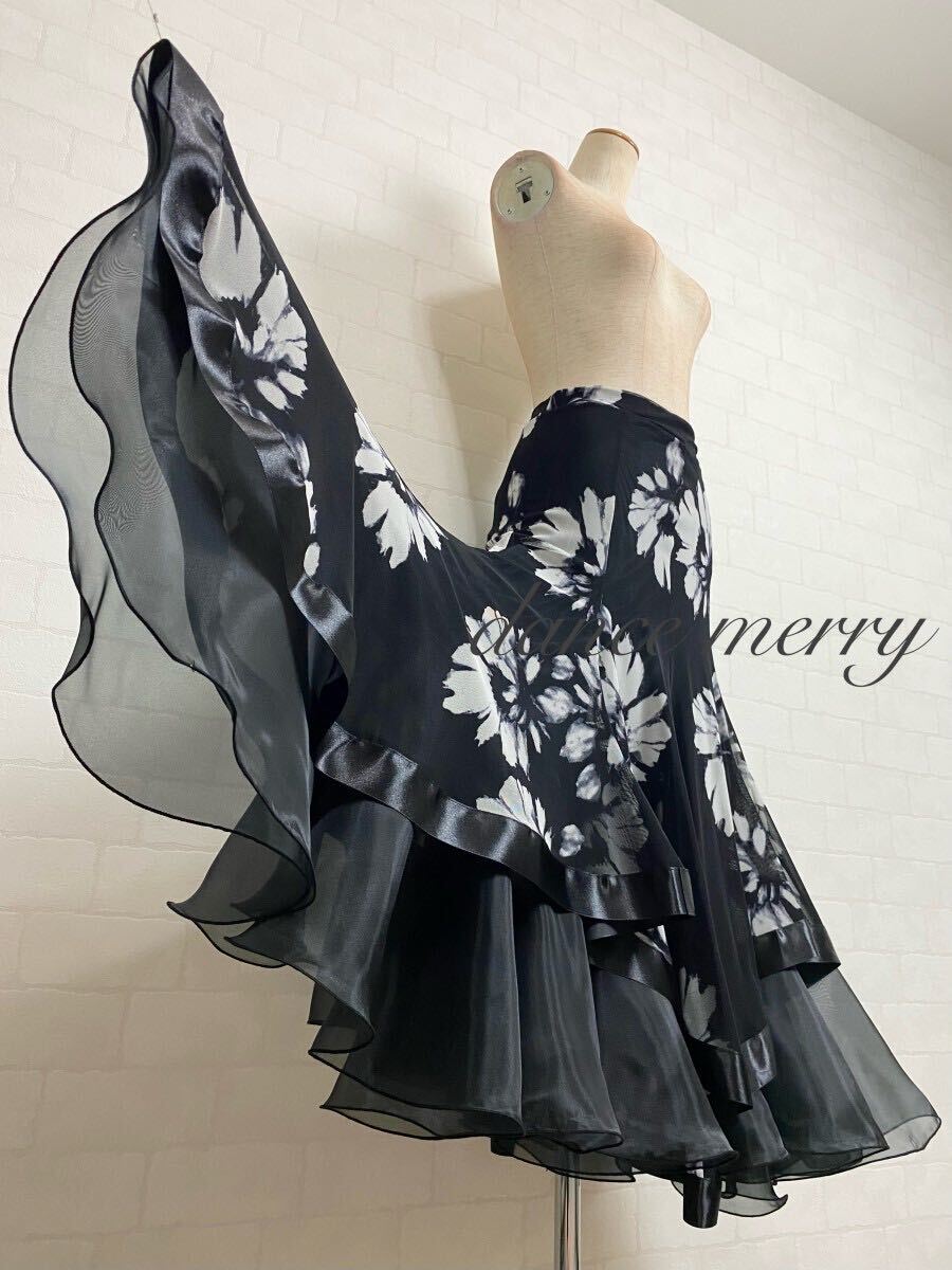 ☆送料無料☆【MERRY】 新品 豪華 社交ダンス スカート 4840 白 ☆送料無料☆【MERRY】 新品 豪華 社交ダンス スカート 4840 白