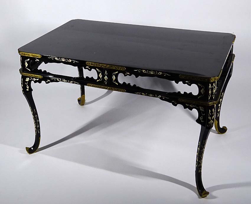 緑屋t■ 古美術品　金具打 黒漆塗 螺鈿　春日卓　i9/9-6057/27-2#160