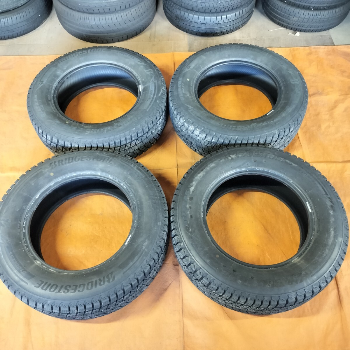 【G0930】BRIDGESTONE BLIZZAK DM-V3 215/70R16 スタッドレスタイヤ４本セット