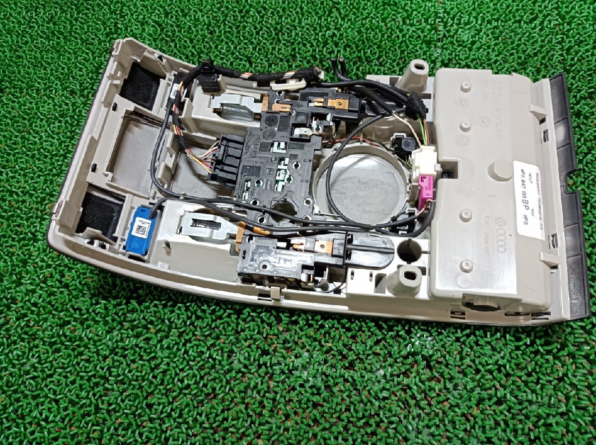 アウディ フロントルームランプ A6 ABA-4FCCEA, 2011 #hyj NSP174005