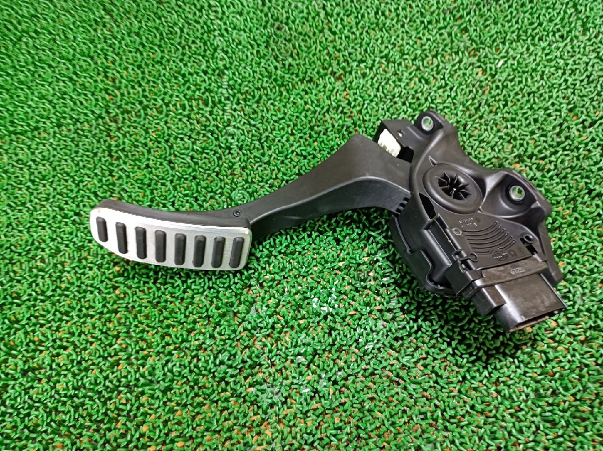 ボルボ アクセルペダル V70 DBA-BB5254W, 2010 #hyj NSP179509