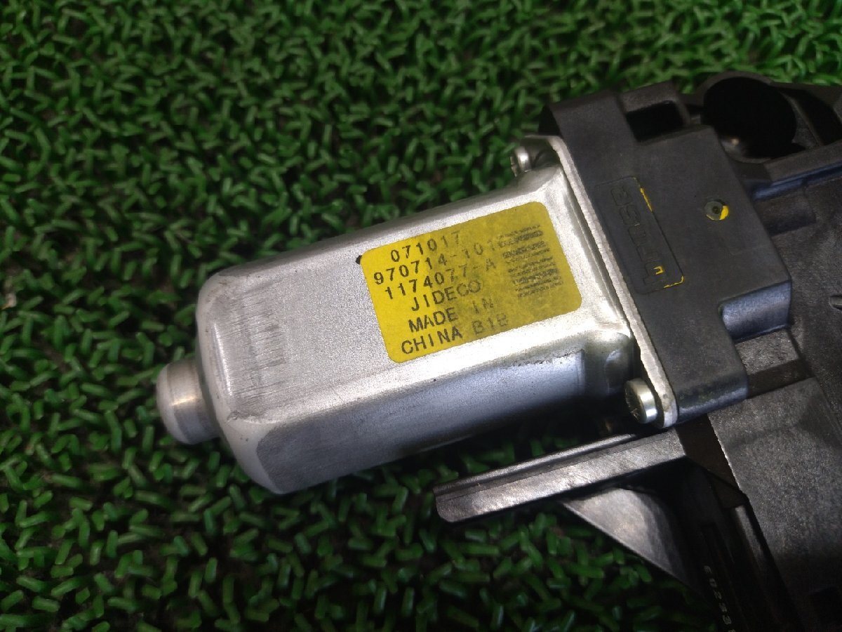 ボルボ 右 フロントウィンドウレギュレータモーター V70 DBA-BB5254W, 2008 #hyj NSP181249