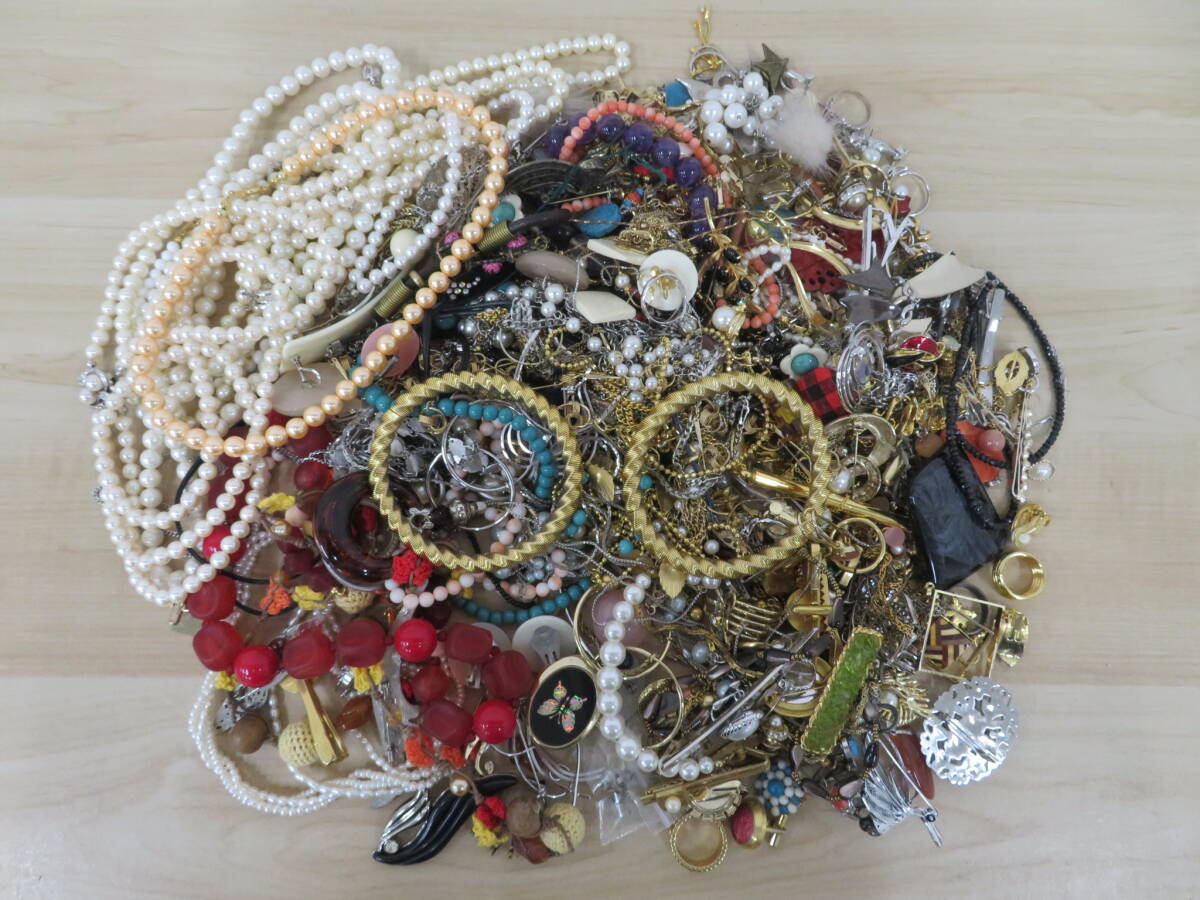 メッキ イミテーション アクセサリー など 大量 約２キロ おまとめ ジャンク品 激安1円スタート