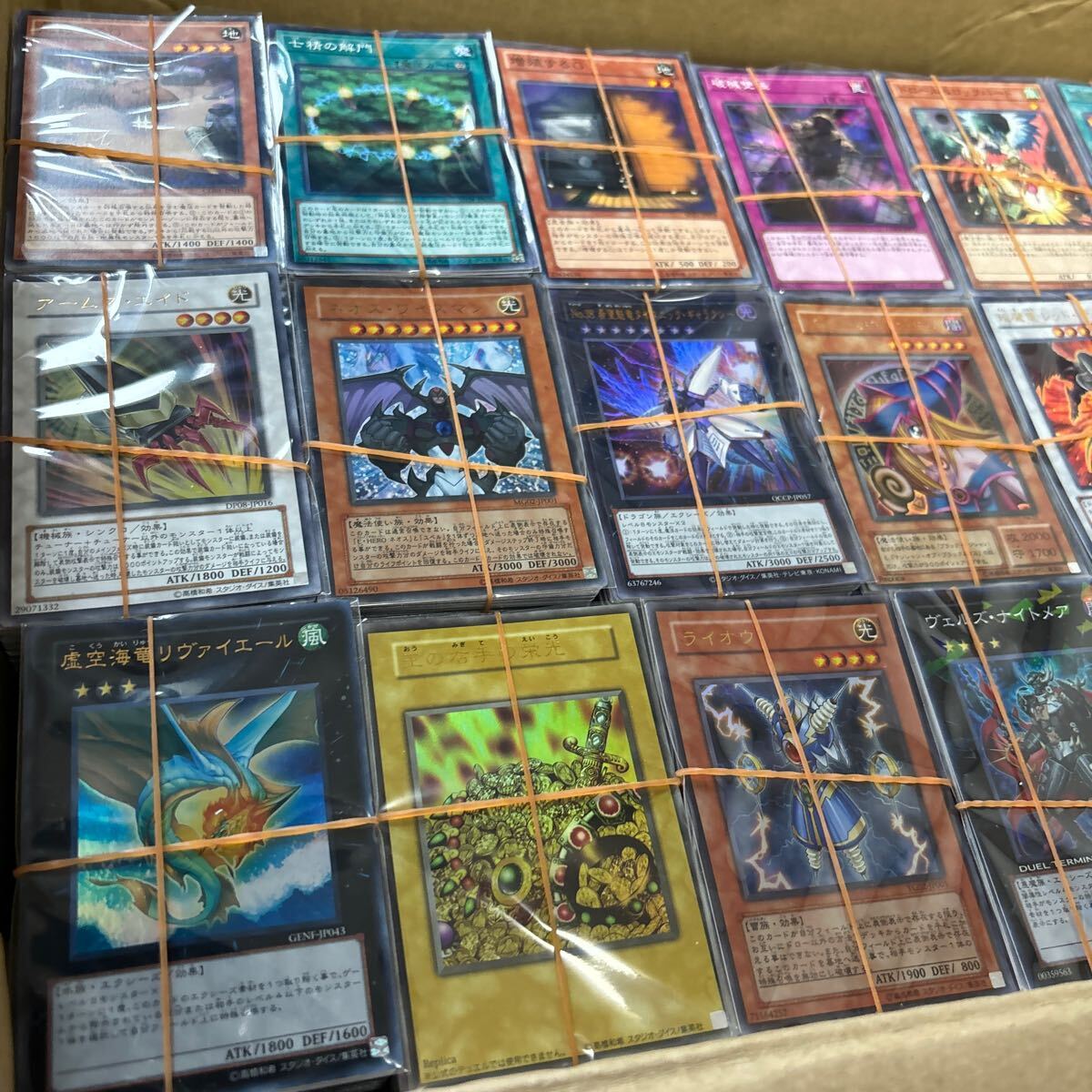遊戯王 引退 まとめ売り レア、デッキパーツ 多数 トリックスター 等 遊戯王 引退品 レリーフ110枚以上 & ノーマル字レア 数千枚