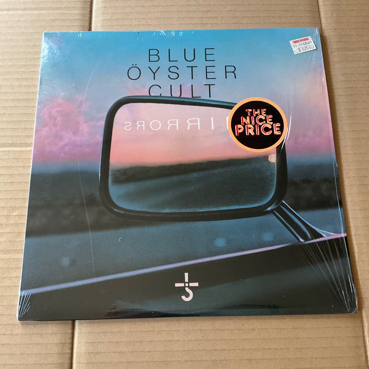 BLUE OYSTER CULT - MIRRORS