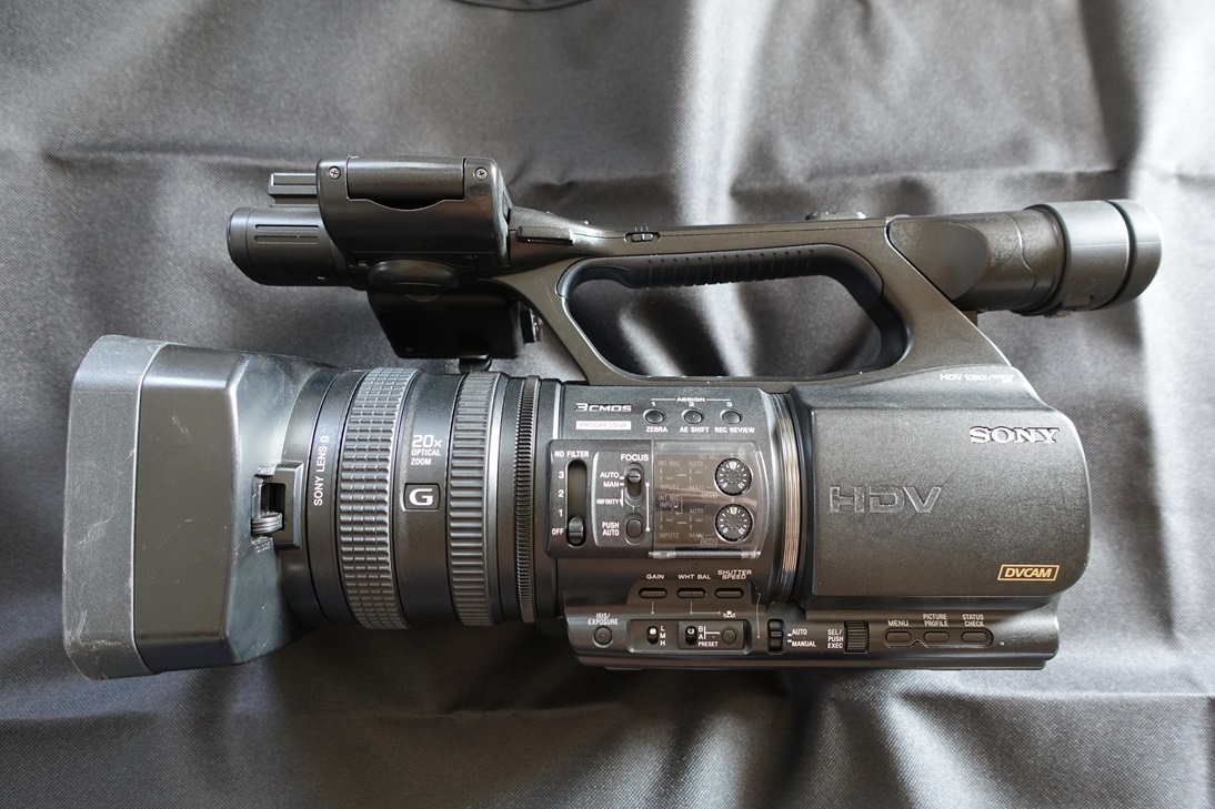 HVR-Z5J