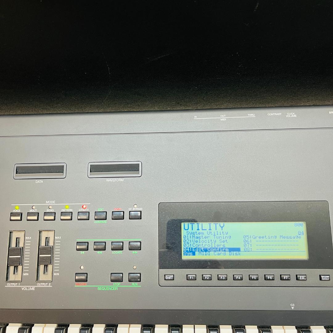 YAMAHA ヤマハ SY77 シンセサイザー 【ハードケース付き YAMAHA ヤマハ SY77 シンセサイザー 【ハードケース付き