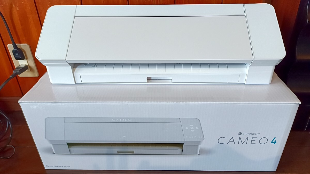 557)カッティングマシンsilhouette CAMEO 4(シルエットカメオ4 557)カッティングマシンsilhouette CAMEO 4(シルエットカメオ4