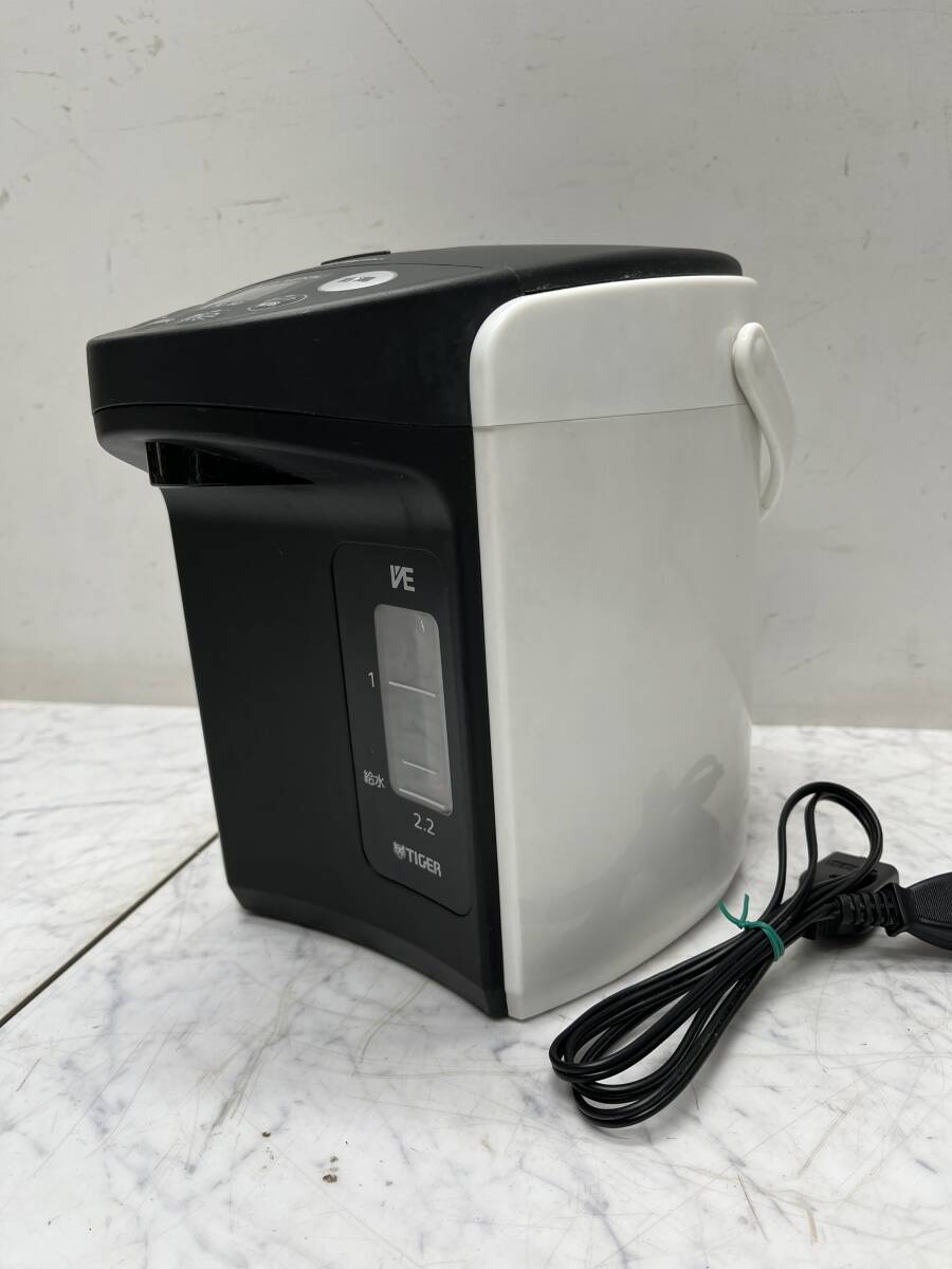 家電　30　★　TIGER/タイガー　VE電気まほうびん　とく子さん 　2.15L 　ホワイト　 PIQ-A220 W　電気ポット　2019年製