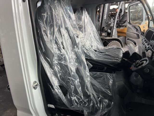  new car removing Canter truck 2RG-FEB80 original driver`s seat driver seat cloth made black series dark gray exterior color / white white 