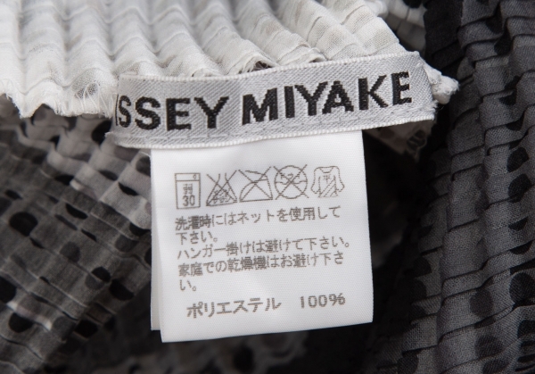 イッセイミヤケISSEY MIYAKE ドットプリントボックスプリーツノースリーブワンピース 黒グレー2 【レディース】