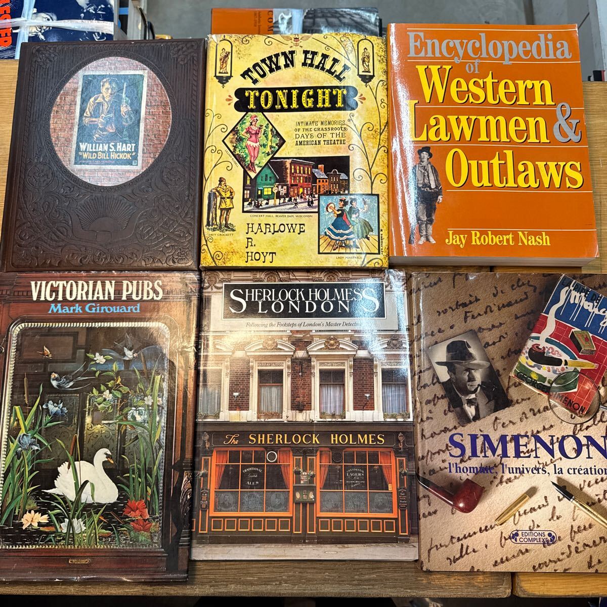a0920-3.洋書 simenon town hall tonight 他 街並み 歴史 文化 他 関連 まとめ 大判 ディスプレイ displayインテリア interior 内装 装飾 