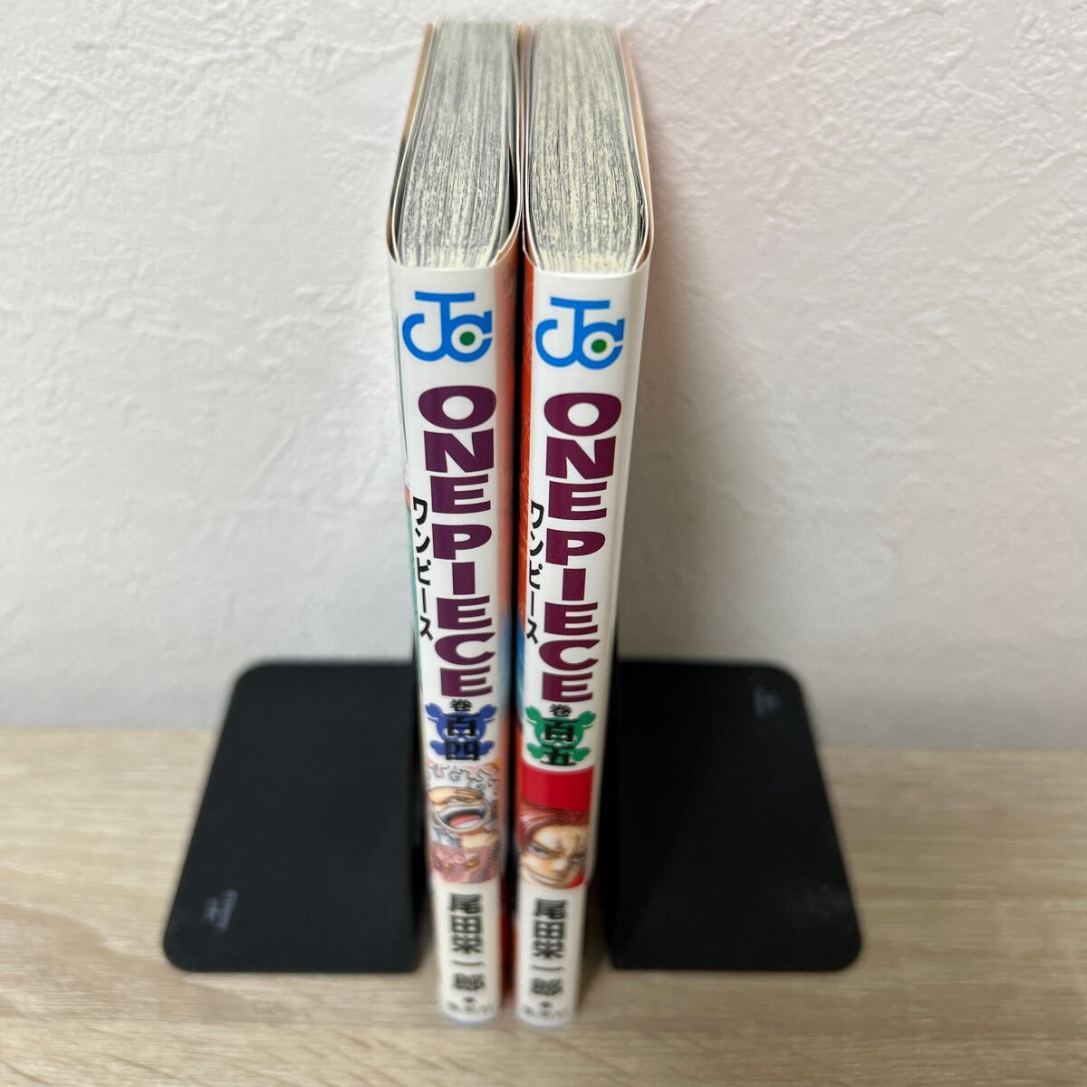 ワンピース ONE PIECE 104 と105巻の2冊 セット ワンピース ONE PIECE 104 と105巻の2冊 セット