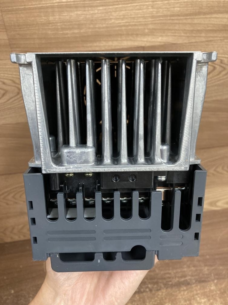 002○未使用品○三菱 インバーター FR-D720-1.5K 汎用 3Φ200V 002○未使用品○三菱 インバーター FR-D720-1.5K 汎用 3Φ200V