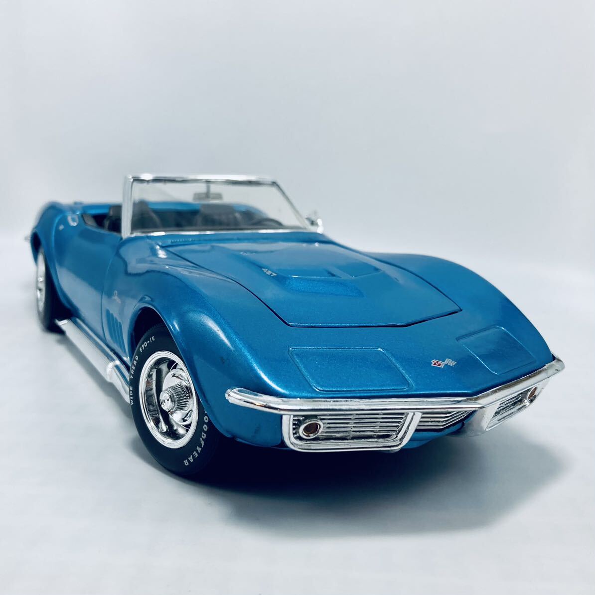 Revell 1/18 C3 CHEVROLET CORVETTE STINGRAY 427 Matte Blue コルベット スティングレイ 艶消ブルー 外箱無 WAVE製の台座アクリルケース付