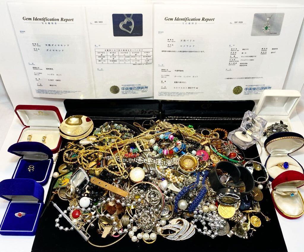 K558 アクセサリー大量まとめ売り 遺品整理 約3.6kg ネックレス 天然ダイヤモンド 天然エメラルド 時計 リング イミテーション ジャンク