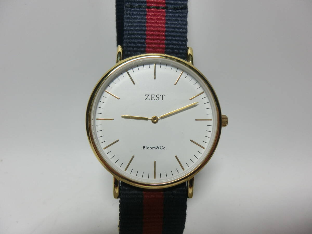 【№4084-O600ヌ】中古：ZEST腕時計　　文字盤白　ゴールド　メンズ腕時計　クォーツ　作動品　目たち傷はありません、比較でき綺麗な商品